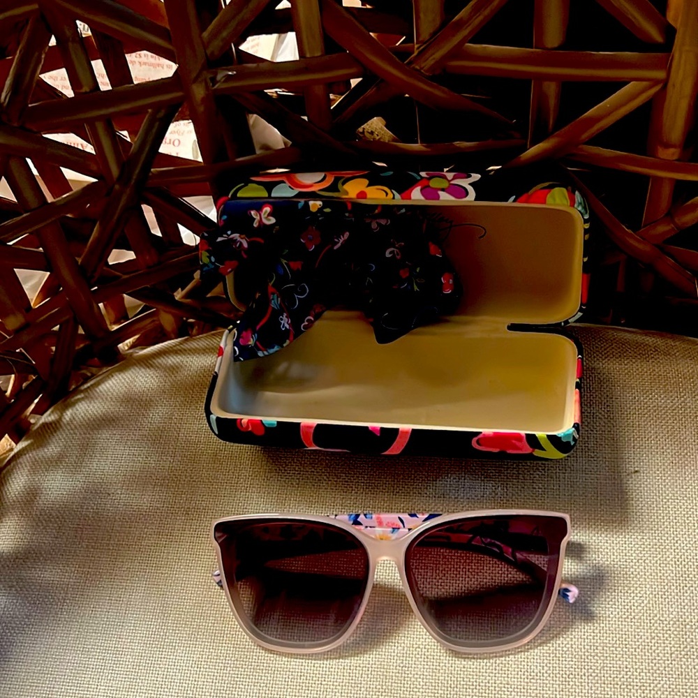 New Vera Bradley Sunglasses Ribbons with Case & Cloth $129 Unique